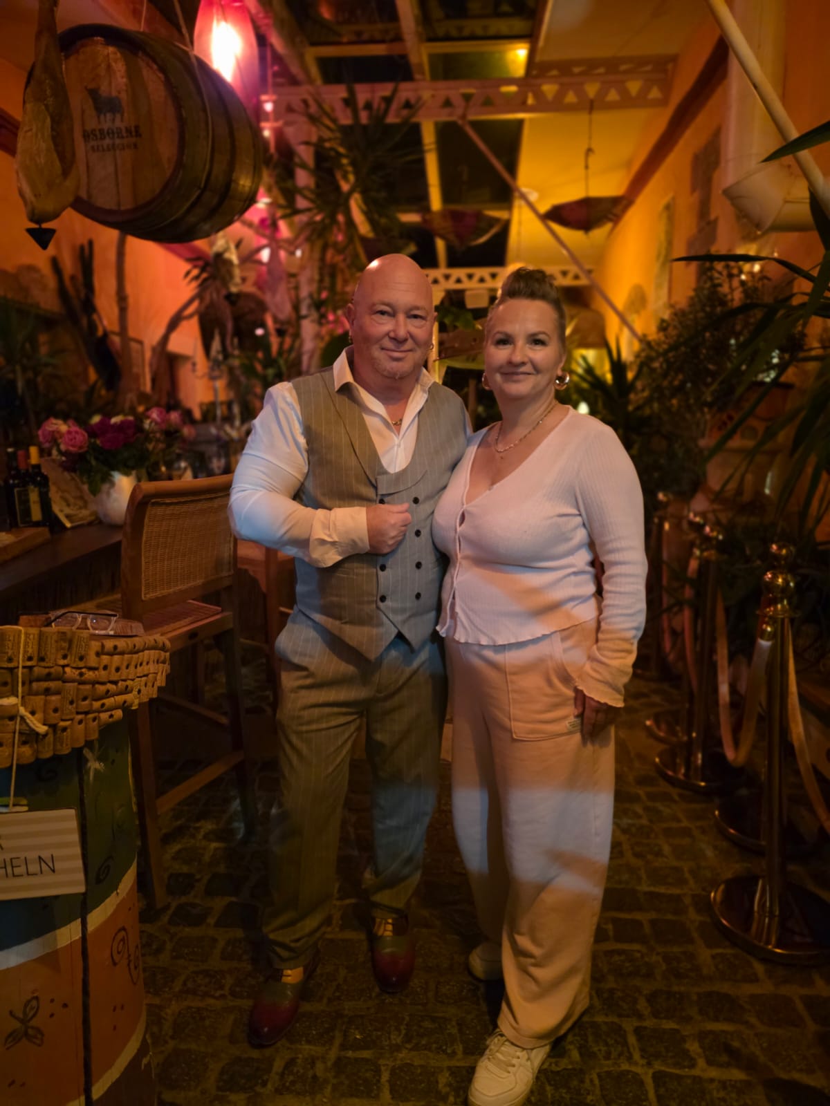 Lorette und Markus im Eingangsbereich der Silbermühle